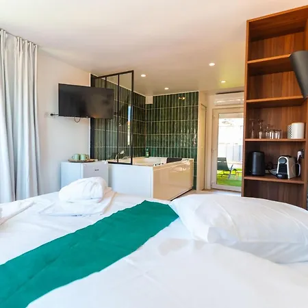 Motel para Casais Du Mont D'or - Baignoire - Minibar Offert